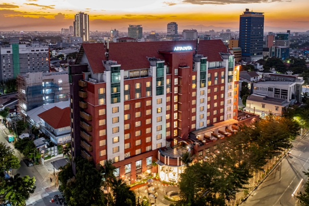 Buka Puasa Sambil Nikmati Sunset Pantai Losari, Aryaduta Hadirkan Promo Live & Grill BBQ