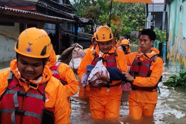 BPBD Makassar Turunkan TRC, Evakuasi dan Pemantau Intensif Sejumlah Titik Banjir