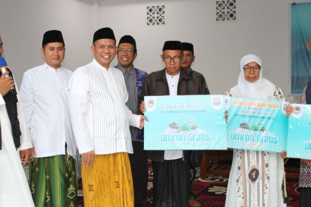 Guru Mengaji dan Imam di Wajo Dapat Hadiah Umruh dari Pondok Pesantren Daarul Muminin AsAdiyah