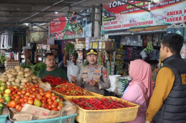 Polres Maros Pantau Stok dan Harga Sembako di Pasar Tramo