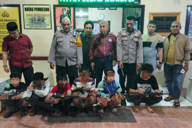 Polisi Amankan Belasan Orang yang Perang Pakai Senjata Mainan Berpeluru Jelly