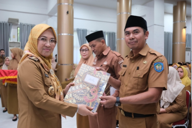 Bupati Gowa Serahkan 238 SK Kepala Sekolah dan Pengawas