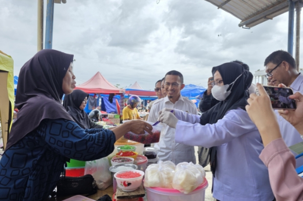 Dinkes Maros Periksa 43 Sampel Makanan Takjil hingga Kue Kering