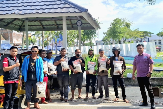 Ramadan Jadi Momentum Berbagi, Annur Maarif Salurkan Ratusan Sak Beras