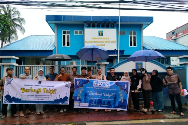 AKPI Wilayah Indonesia Timur Bersama BHP Makassar Berbagi Takjil