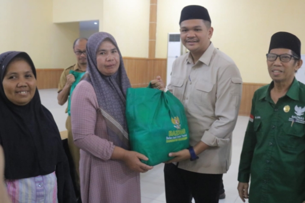 Bupati Bantaeng Salurkan 670 Paket Sembako untuk Mustahiq