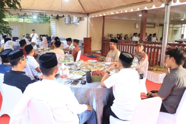 Sajian Durian dan Rambutan Sambut Bupati Bone dalam Kunjungan ke Pattiro Riolo