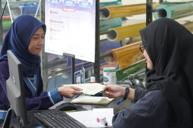 Cari Efisiensi Produksi, Pelaku Usaha Percetakan di Makassar Buru Grosir Stiker Murah