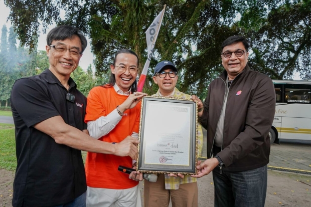 Dave Hendrik dan Iwet Ramadhan Pecahkan Rekor MURI, 11 Jam Live TikTok Tanpa Putus Bareng Indosat
