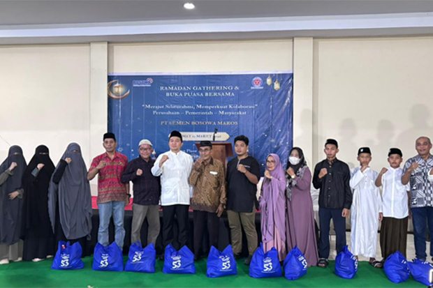 Ramadan Berkah, Semen Bosowa Bagikan 8 Ton Pangan untuk Warga Barru