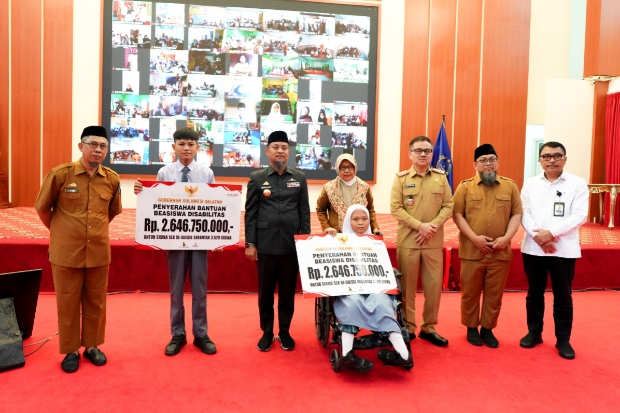 Andi Sudirman Serahkan Beasiswa Disabilitas untuk Ribuan Siswa SLB se-Sulsel