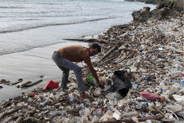 Warga Selayar Temukan Lagi Plastik Bugatti Diduga Kokain di Pesisir Pantai, Total jadi 30 Paket