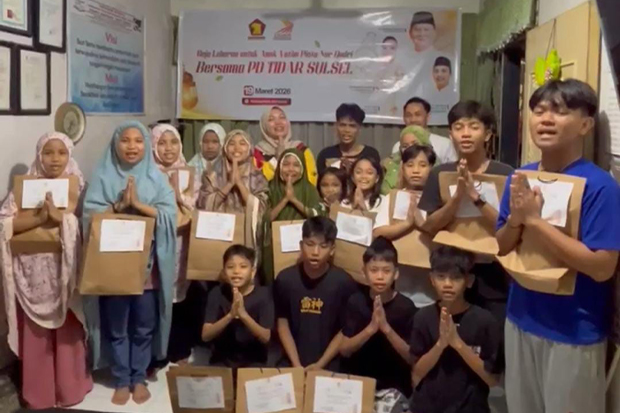 Dari Tanah Suci, Tidar Sulsel Berbagi Kebahagiaan Baju Lebaran untuk Anak Panti Asuhan