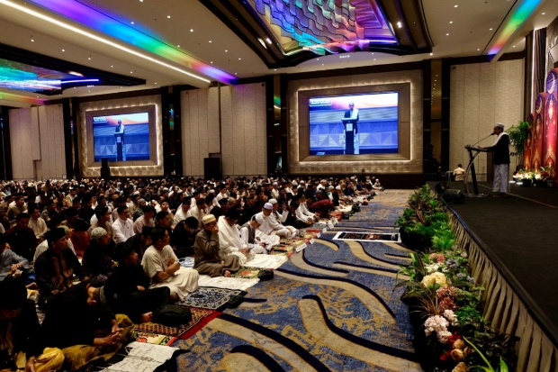 Ribuan Jemaah Padati Salat Idulfitri 1447 H di Claro Makassar