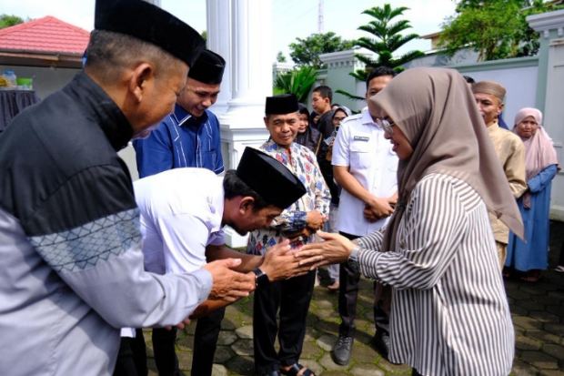 Manfaatkan Momentum Idulfitri, Bupati Gowa Kembali Kunjungi Tokoh Masyarakat