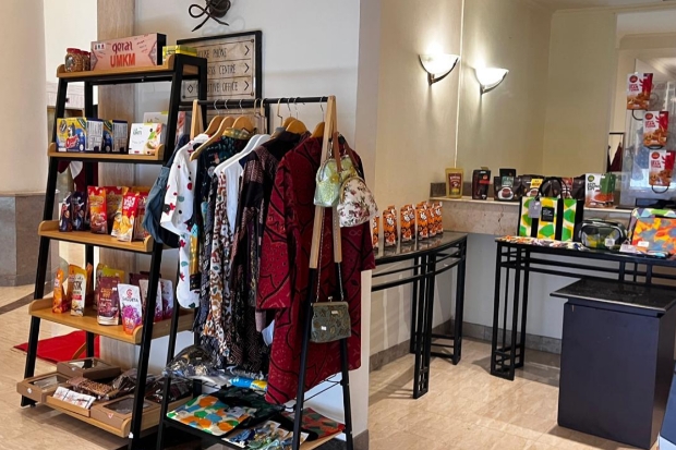 Aryaduta Makassar Hadirkan Gerai UMKM Lewat Kolaborasi dengan Dinas Koperasi dan UMKM