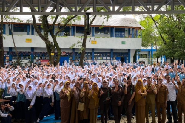Kejati Sulsel Edukasi Bahaya Narkoba Lewat Program JMS di SMPN 30 Makassar