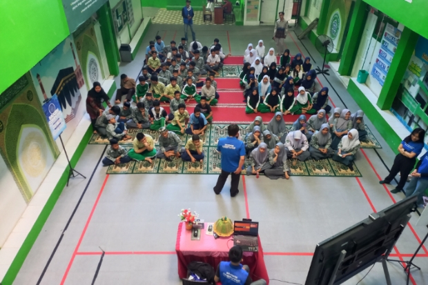 Mugen Computer Masuk Sekolah, Edukasi Siswa Agar Tidak Keliru Manfaatkan AI