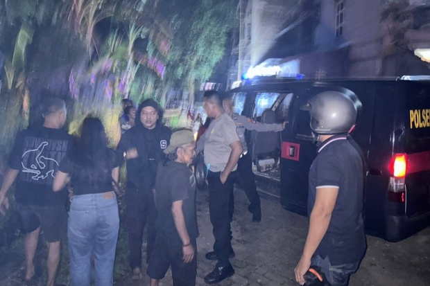 Pria Aniaya Istri Siri karena Cemburu Masih Interaksi dengan Mantan Suami