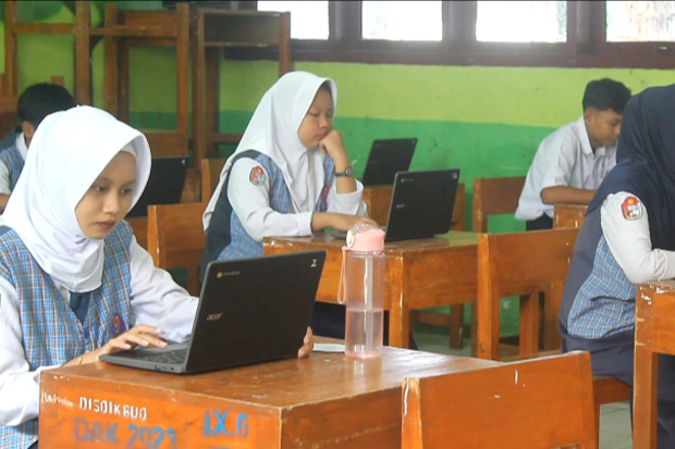Akibat Kekurangan Komputer, SMP Negeri 9 Parepare Laksanakan TKA 3 Sesi
