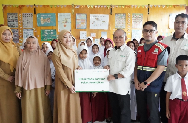 Bumi Karsa dan LAZ Hadji Kalla Salurkan Bantuan Pendidikan di Gowa