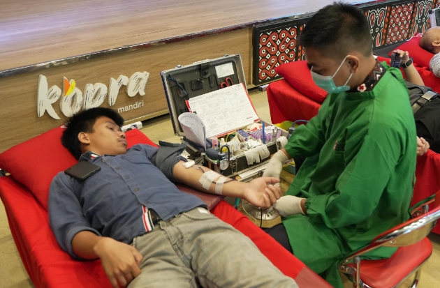 Bank Mandiri Gelar Donor Darah Massal di Makassar