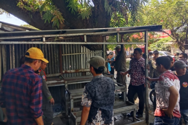 Sudah 5 Tahun Gunakan Fasum-Fasos, Lapak PKL di BTP Akhirnya Ditindak