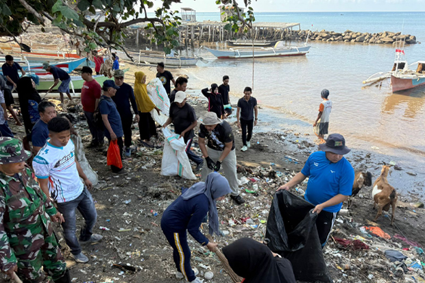 Jumat Bersih, Bupati Bantaeng Keliling dan Turun Langsung Bersihkan Lingkungan