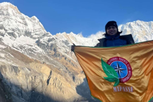 Mahasiswa Enrekang Kibarkan Bendera Mapasse di Himalaya