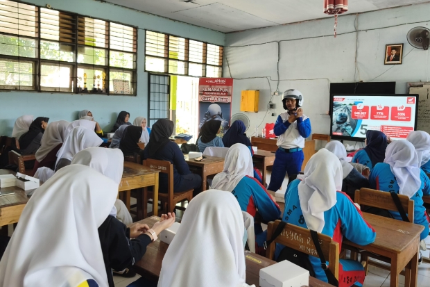 Edukasi Safety Riding Siswa SMAN 8 Gowa, Tekankan Pentingnya Fokus dan Perlengkapan Berkendara