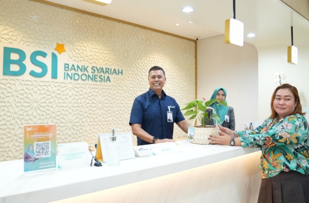 Rayakan Hari Bumi, BSI Ajak 10 Ribu Nasabah Perempuan Tanam Pohon