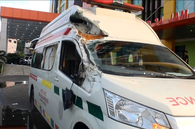 Lakalantas Truk Box vs Ambulans, Satu Orang Alami Luka di Bagian Kepala