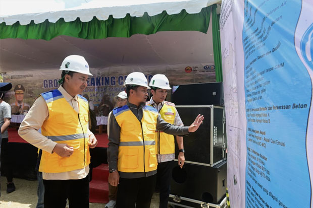 Jalan Menuju Seko Dipercepat, Gubernur Sulsel Groundbreaking Ruas Jalan Seko
