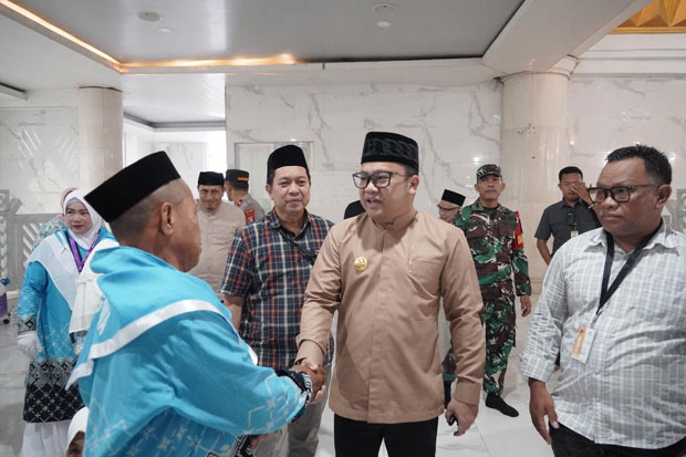 Lepas 343 JCH, Wabup Gowa Ingatkan Jamaah Jaga Kesehatan dan Kekompakan