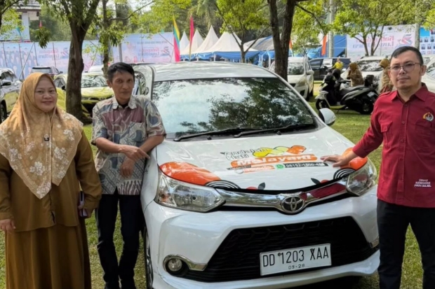 Jawab Kebutuhan Nakes, Gubernur Serahkan Mobil Layanan Kesehatan untuk Warga Rongkong