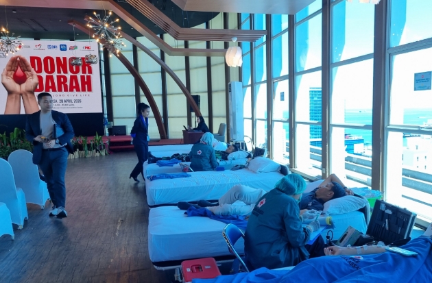 Sambut HUT ke-14, Aston Makassar Gelar Donor Darah Bersama BRI dan PMI