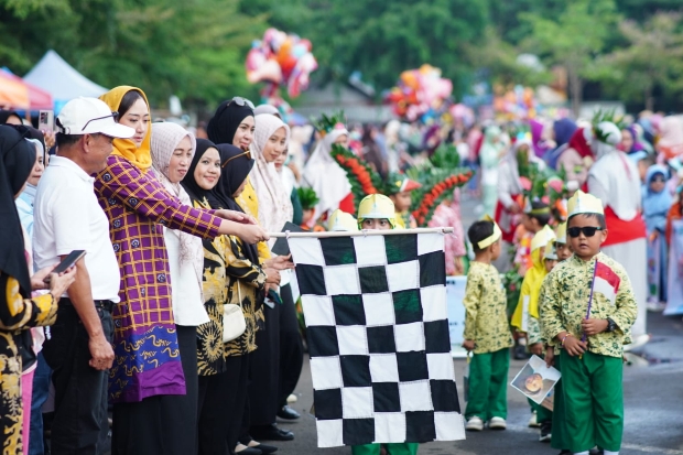 Ratusan Anak Ikuti Karnaval PAUD/TK Hardiknas 2026 di Bantaeng
