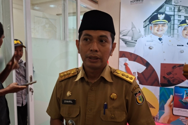 Kucing-kucingan dengan Petugas, Gerobak Penjual Buroncong Terancam Disita