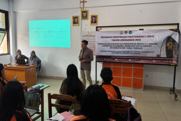 TIM PKM Administrasi Pendidikan FIP UNM Edukasi Calon Guru di UKI Toraja