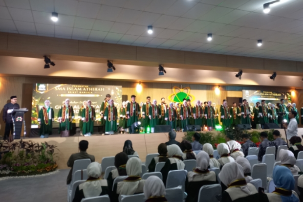 SMA Islam Athirah Bukit Baruga Tamatkan 154 Siswa, 54 Dikukuhkan jadi Guru Ngaji