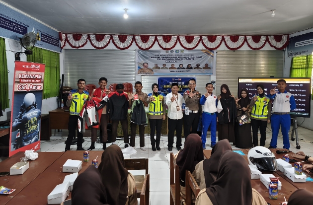 Edukasi Safety Riding di SMKN 1 Gowa, Asmo Sulsel Ingatkan Bahaya Hilang Fokus di Jalan