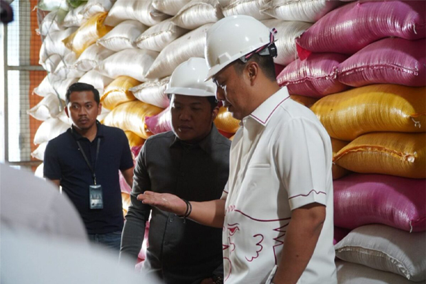 Didampingi Sultan Tajang, AIA Tinjau Gudang Bulog Wajo, Pastikan Stok dan Kualitas Beras Aman