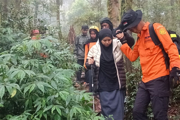Alami Cedera dan Asma, Tim SAR Evakuasi  Dua Pendaki di Bulubaria