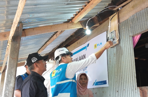 Berkat Program PLN UIP Sulawesi, Cahaya Idul Adha Terangi Rumah Warga Prasejahtera di Gowa