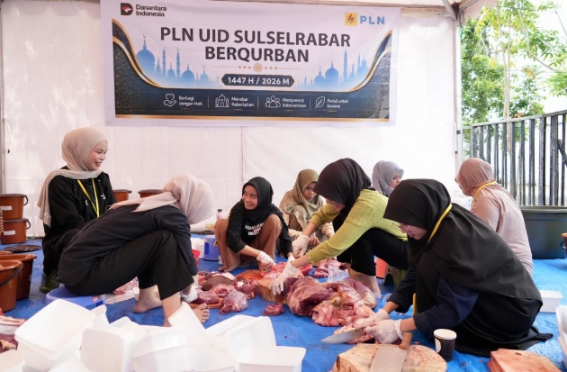 PLN UID Sulselrabar Salurkan 6 Ton Daging Kurban untuk Masyarakat