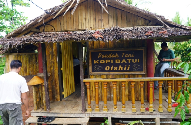 Cerita di Balik Aroma Kopi Oishii: Transformasi Ekonomi Petani Batui Bersama PLN UIP Sulawesi