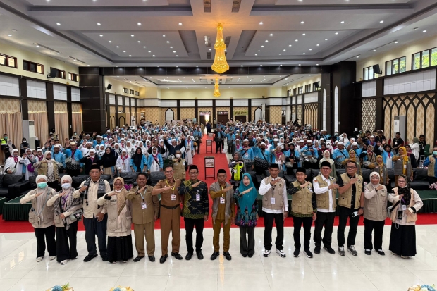 Bupati Sidrap Jemput Langsung Jemaah Haji Kloter 2 di Bandara