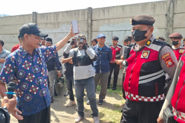 Aksi di Lahan Sengketa Eks Gedung Hamrawati, Massa Sampaikan Pesan Peringatan
