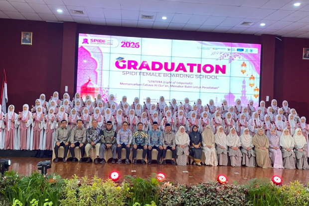 Tangis Haru Iringi Wisuda 72 Santri SPIDI, Siap Menjadi Generasi Smart & Shalihah
