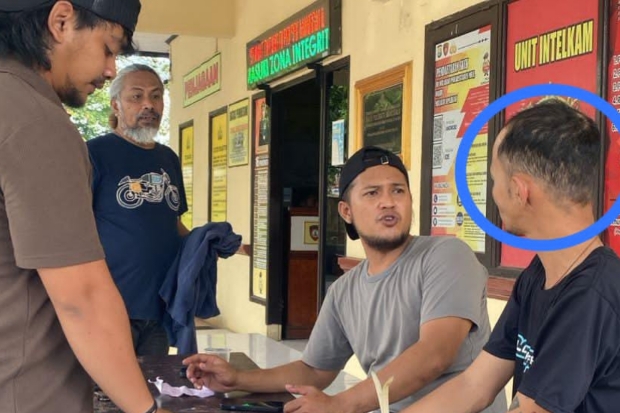 Pemuda di Makassar Curi Emas Orang Tuanya Demi Judi Online dan Narkoba